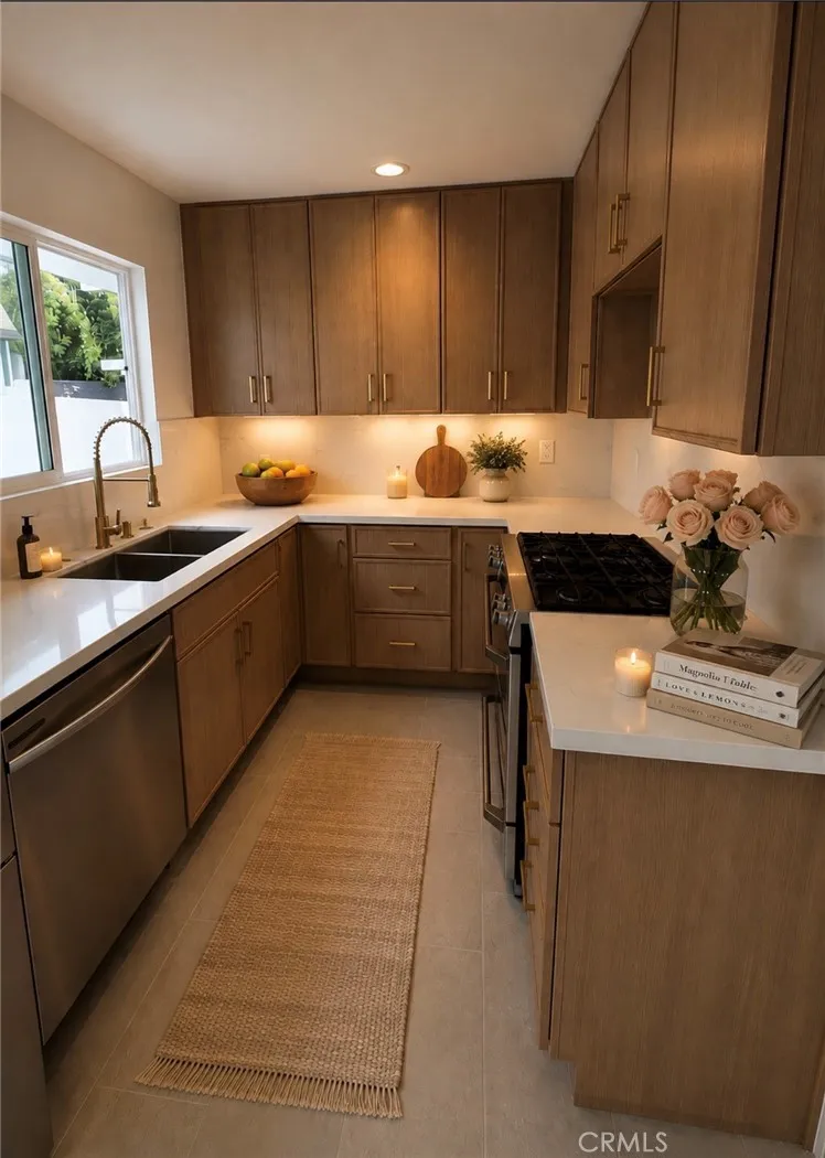 13016 Archwood street North Hollywood, CA 91606