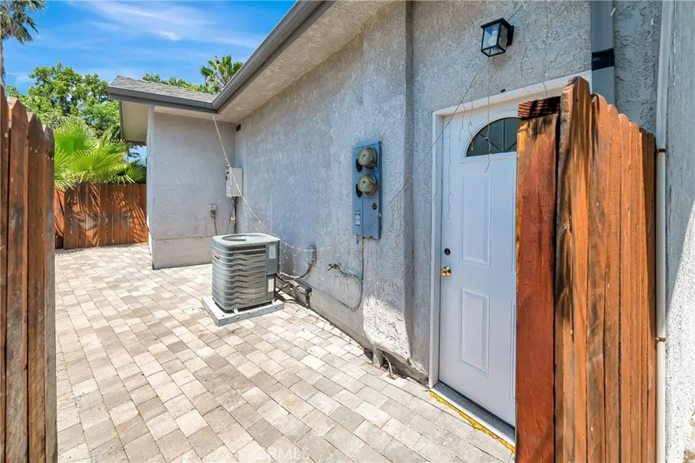 10165 Petit Granada Hills, CA 91343