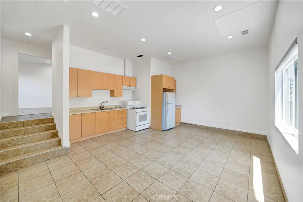 10165 Petit Granada Hills, CA 91343