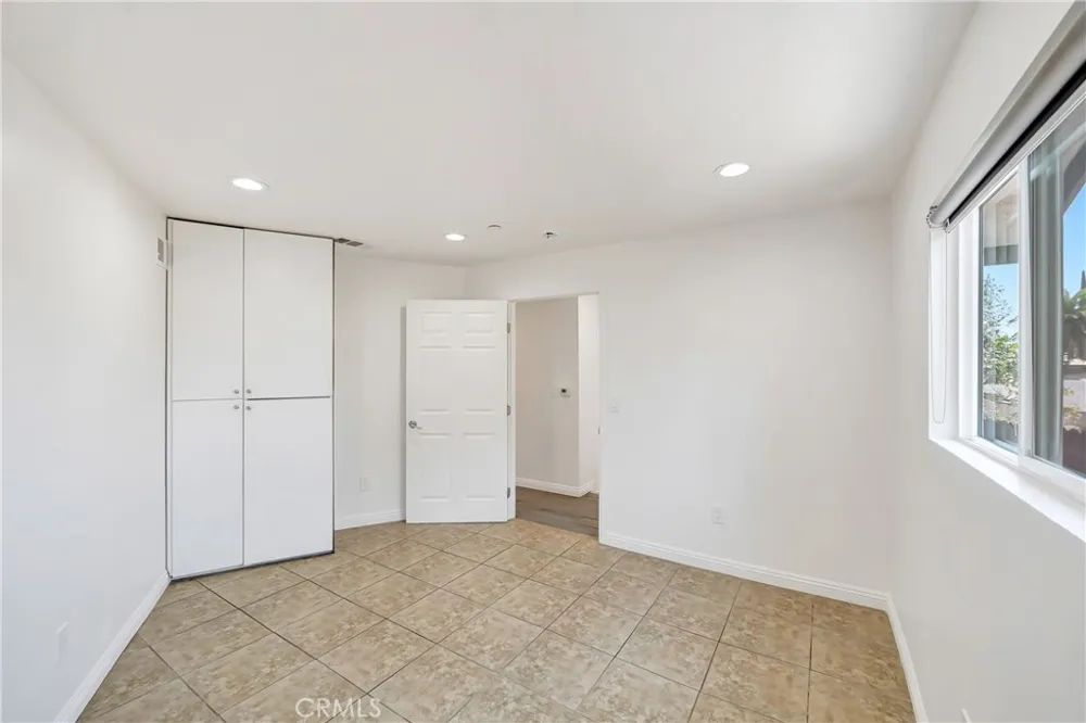 10165 Petit Granada Hills, CA 91343