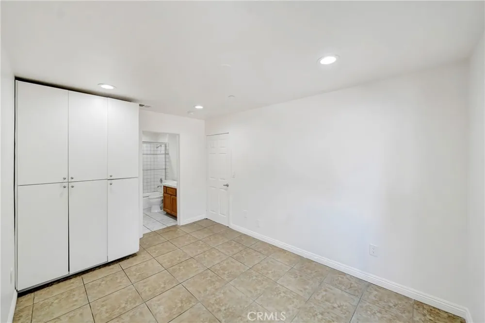 10165 Petit Granada Hills, CA 91343
