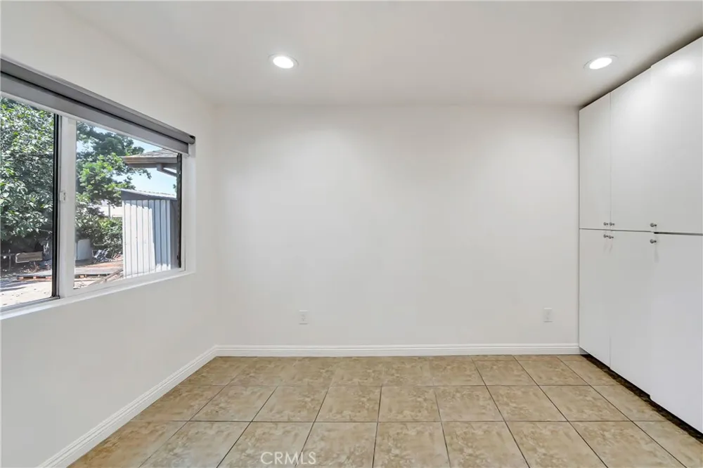 10165 Petit Granada Hills, CA 91343