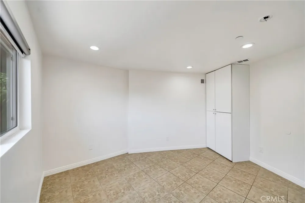10165 Petit Granada Hills, CA 91343