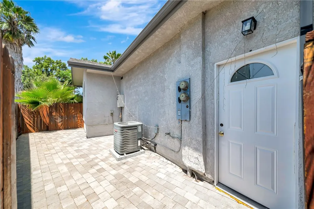 10165 Petit Granada Hills, CA 91343