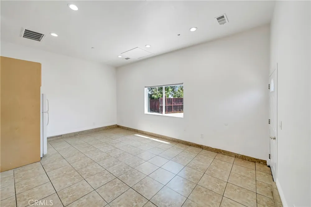10165 Petit Granada Hills, CA 91343