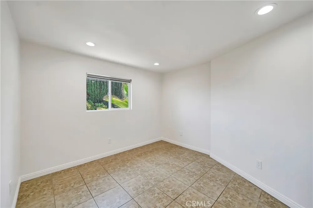 10165 Petit Granada Hills, CA 91343