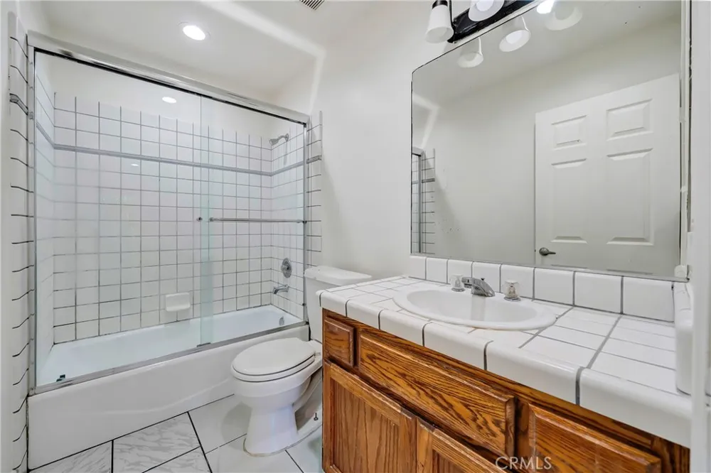10165 Petit Granada Hills, CA 91343