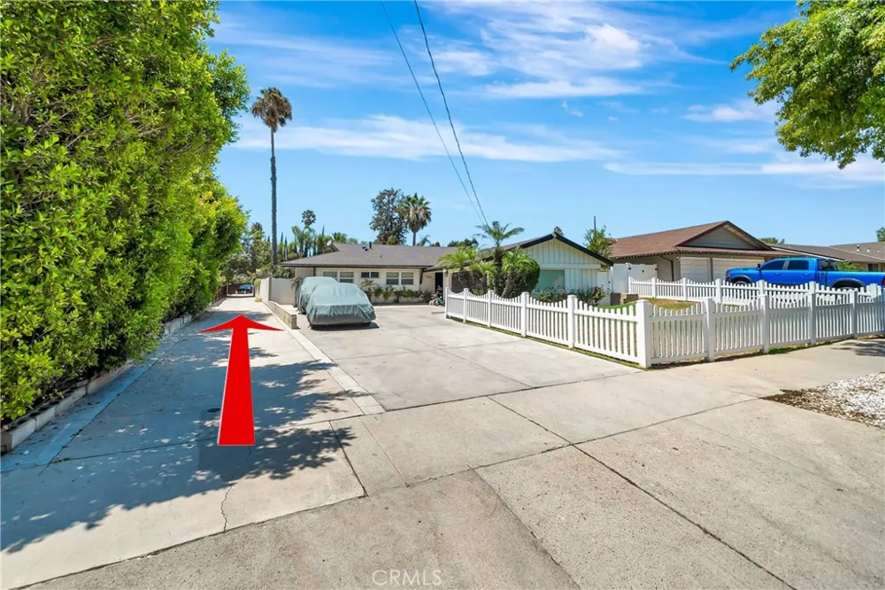 10165 Petit Granada Hills, CA 91343