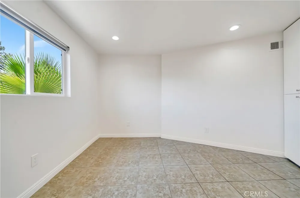 10165 Petit Granada Hills, CA 91343