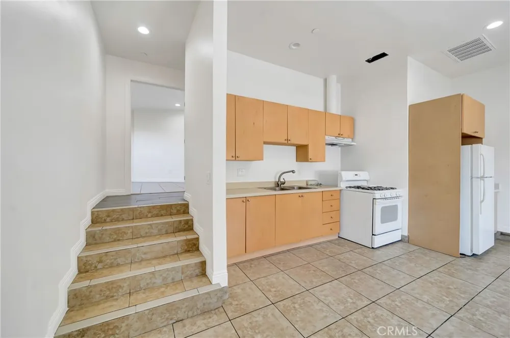 10165 Petit Granada Hills, CA 91343