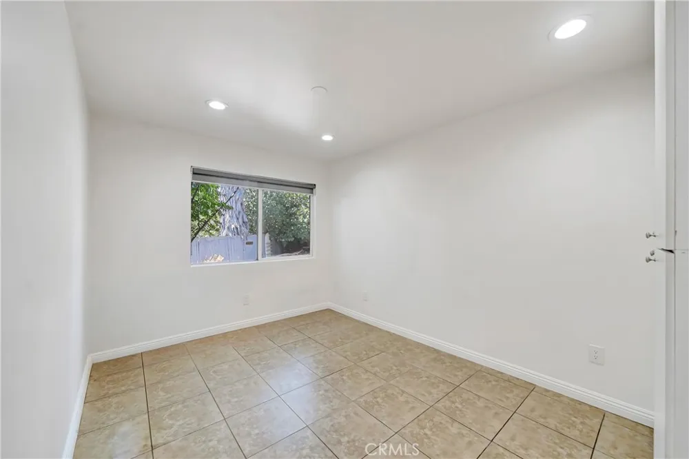 10165 Petit Granada Hills, CA 91343