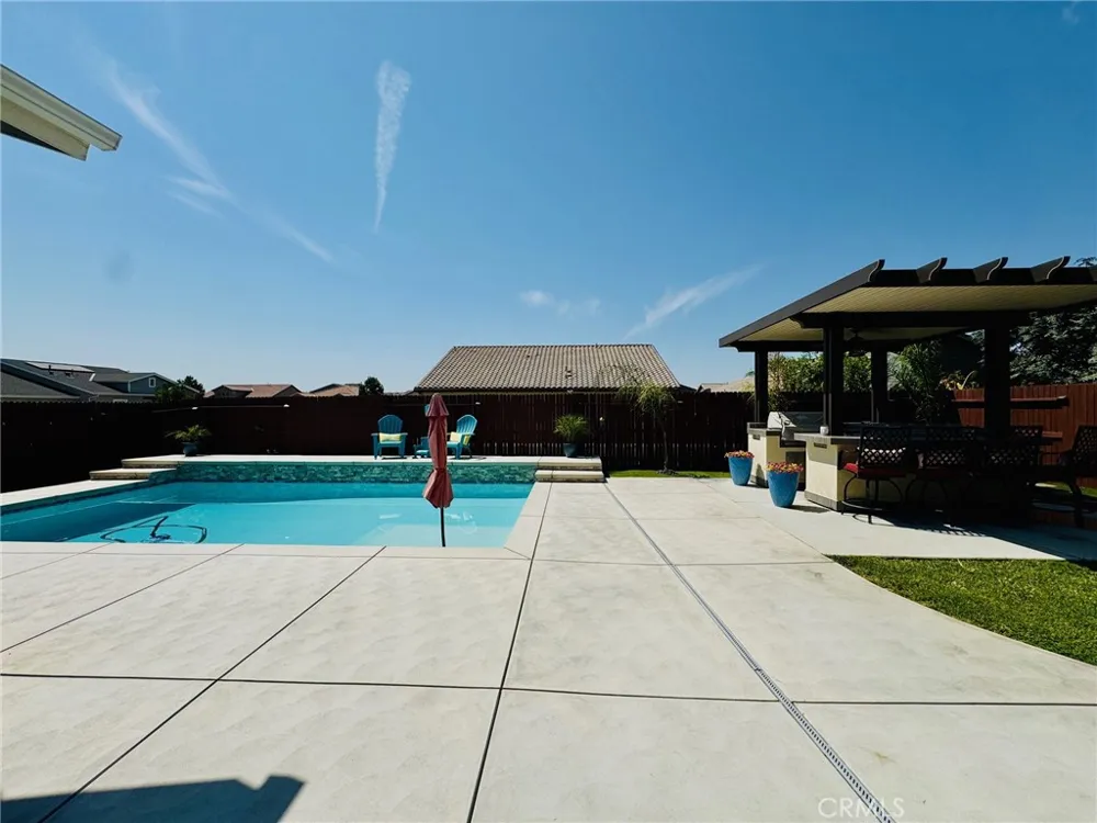 5803 Hawthorn Tree Bakersfield, CA 93313
