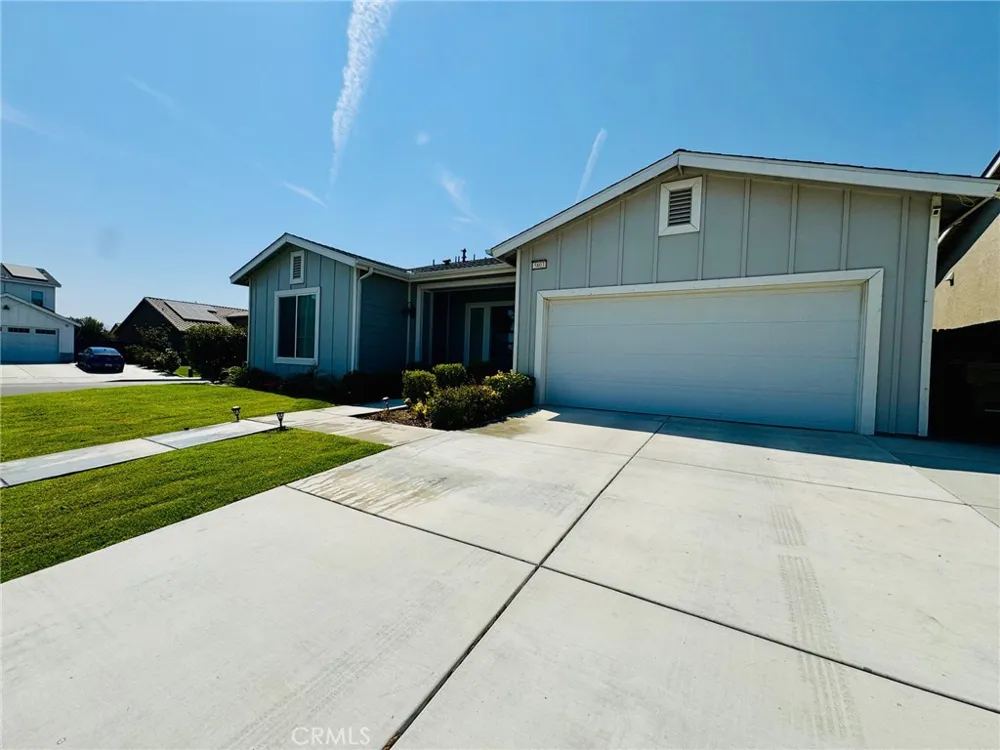 5803 Hawthorn Tree Bakersfield, CA 93313