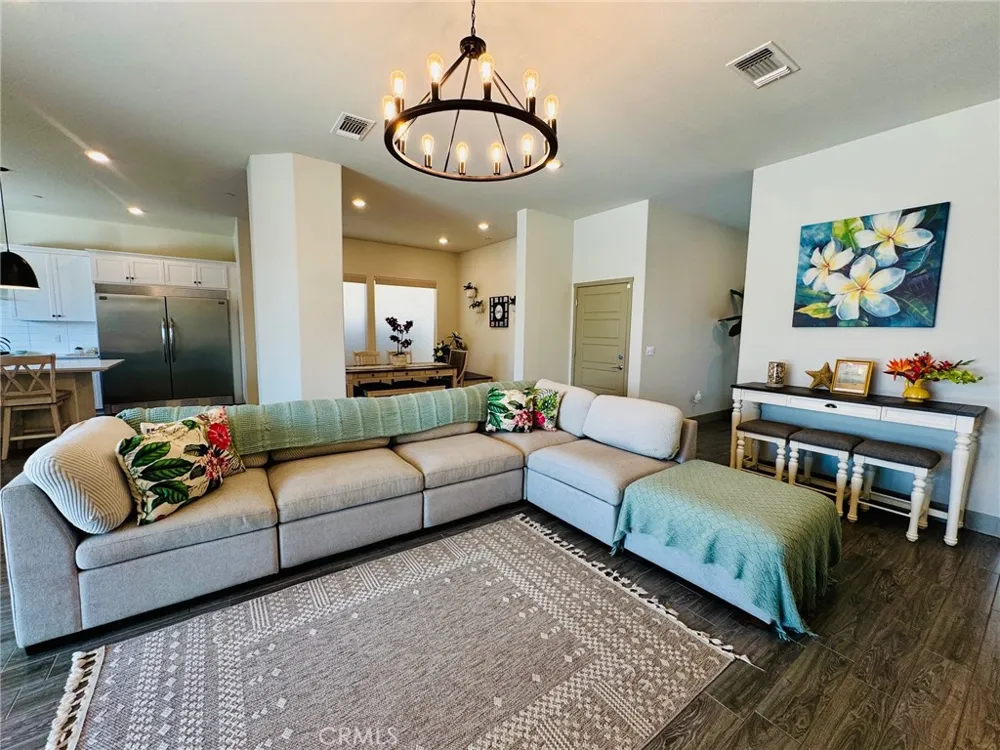 5803 Hawthorn Tree Bakersfield, CA 93313