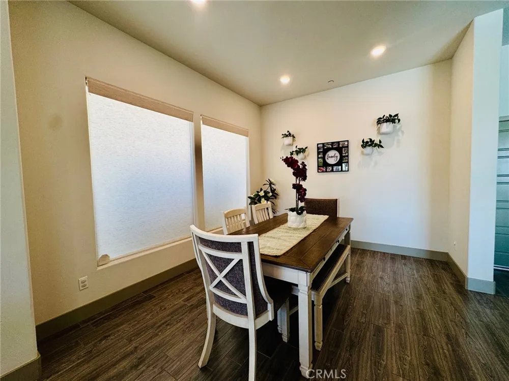 5803 Hawthorn Tree Bakersfield, CA 93313
