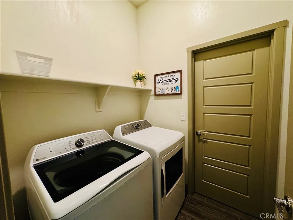 5803 Hawthorn Tree Bakersfield, CA 93313