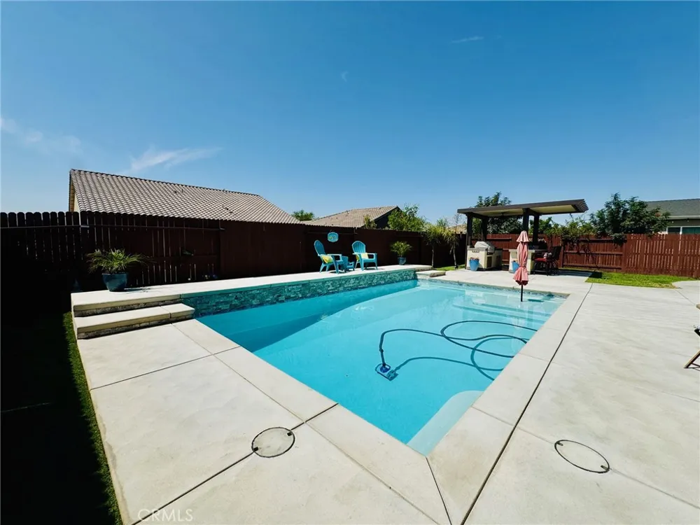5803 Hawthorn Tree Bakersfield, CA 93313
