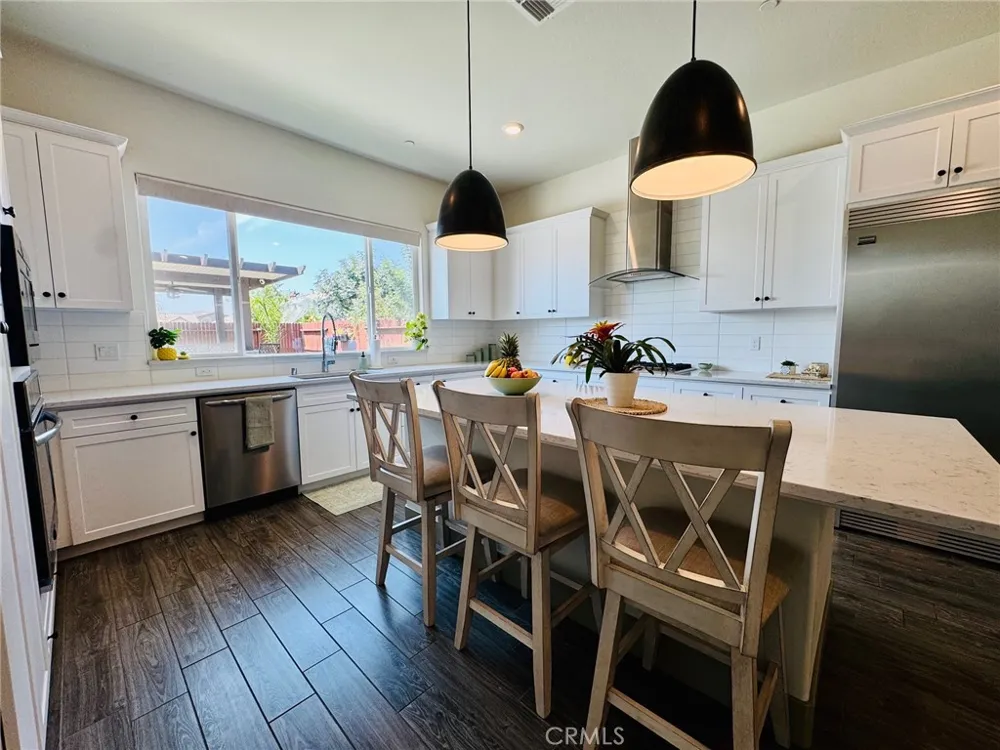 5803 Hawthorn Tree Bakersfield, CA 93313