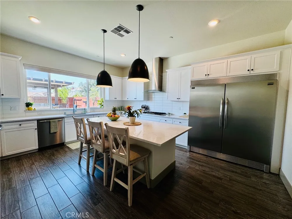 5803 Hawthorn Tree Bakersfield, CA 93313