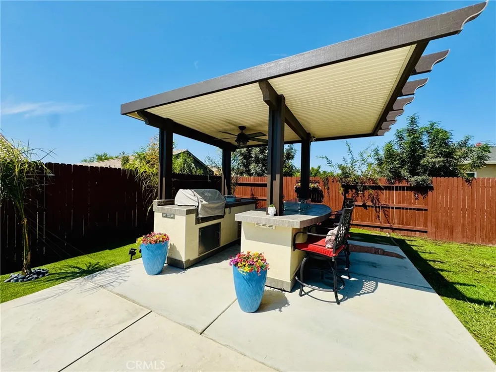 5803 Hawthorn Tree Bakersfield, CA 93313