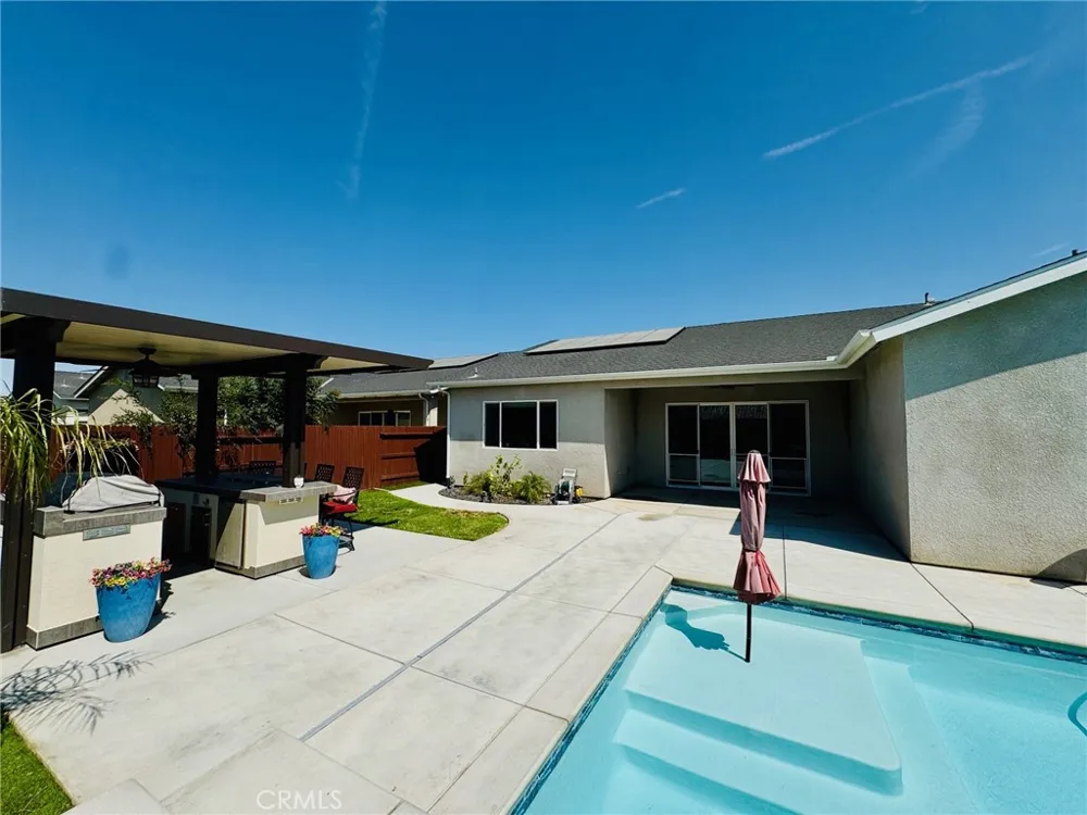 5803 Hawthorn Tree Bakersfield, CA 93313