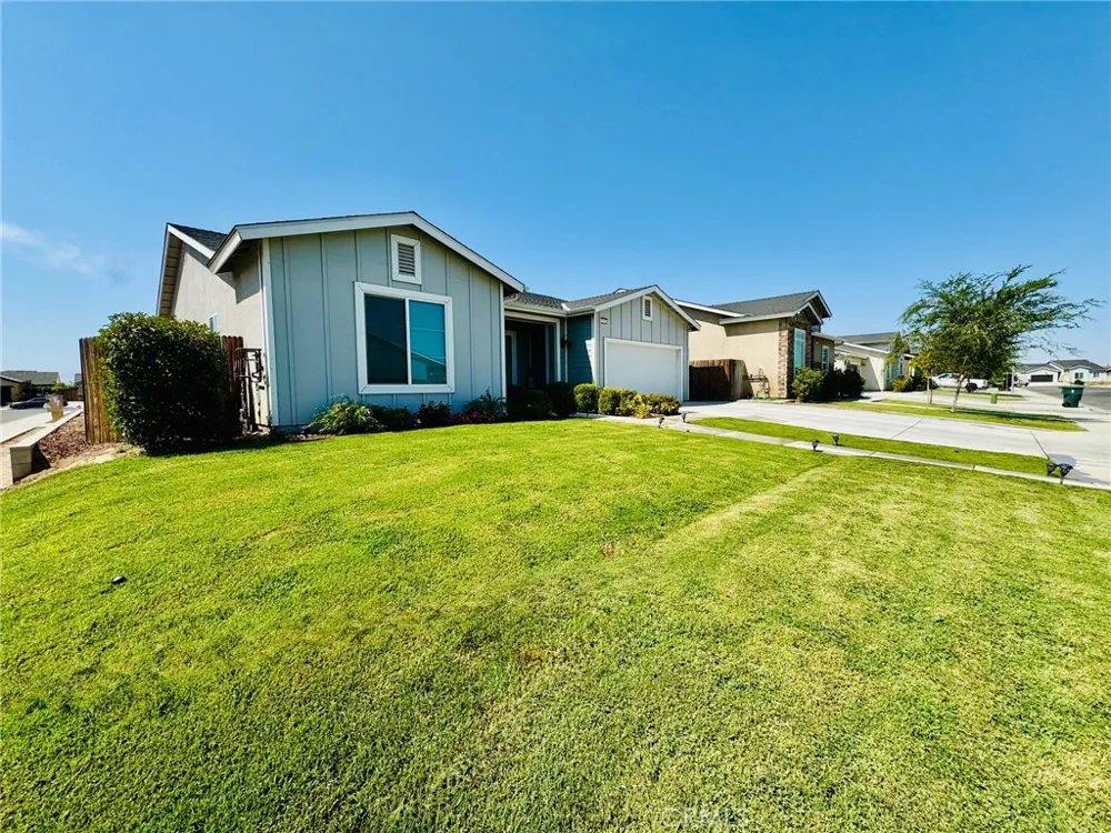 5803 Hawthorn Tree Bakersfield, CA 93313
