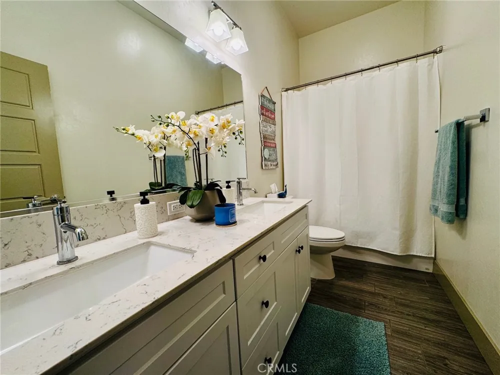 5803 Hawthorn Tree Bakersfield, CA 93313