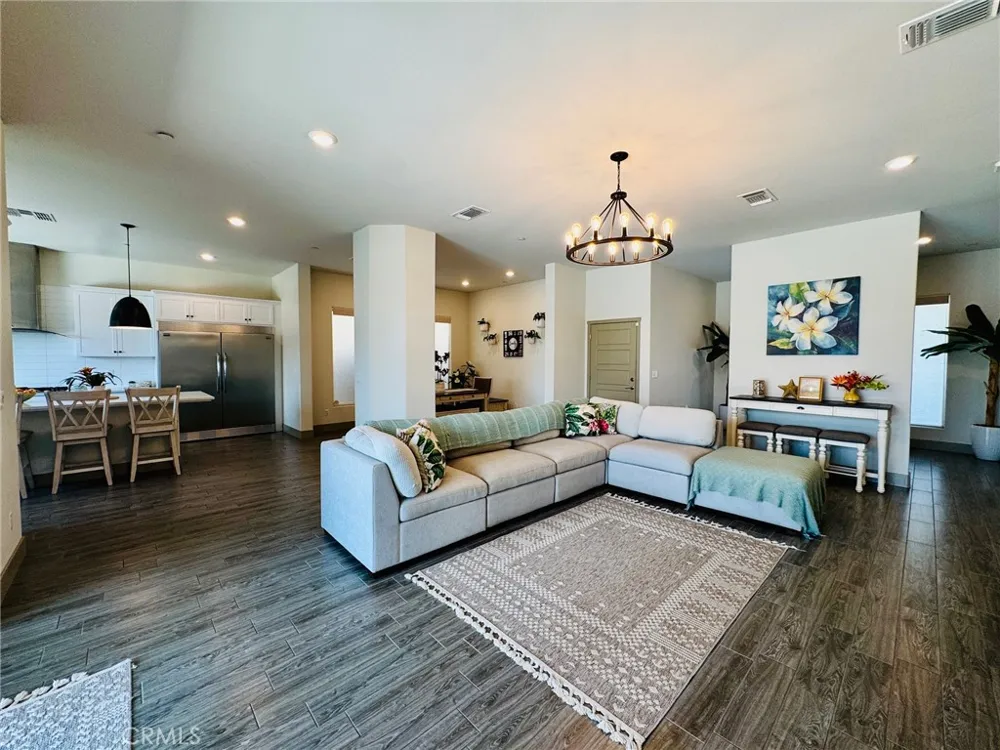 5803 Hawthorn Tree Bakersfield, CA 93313