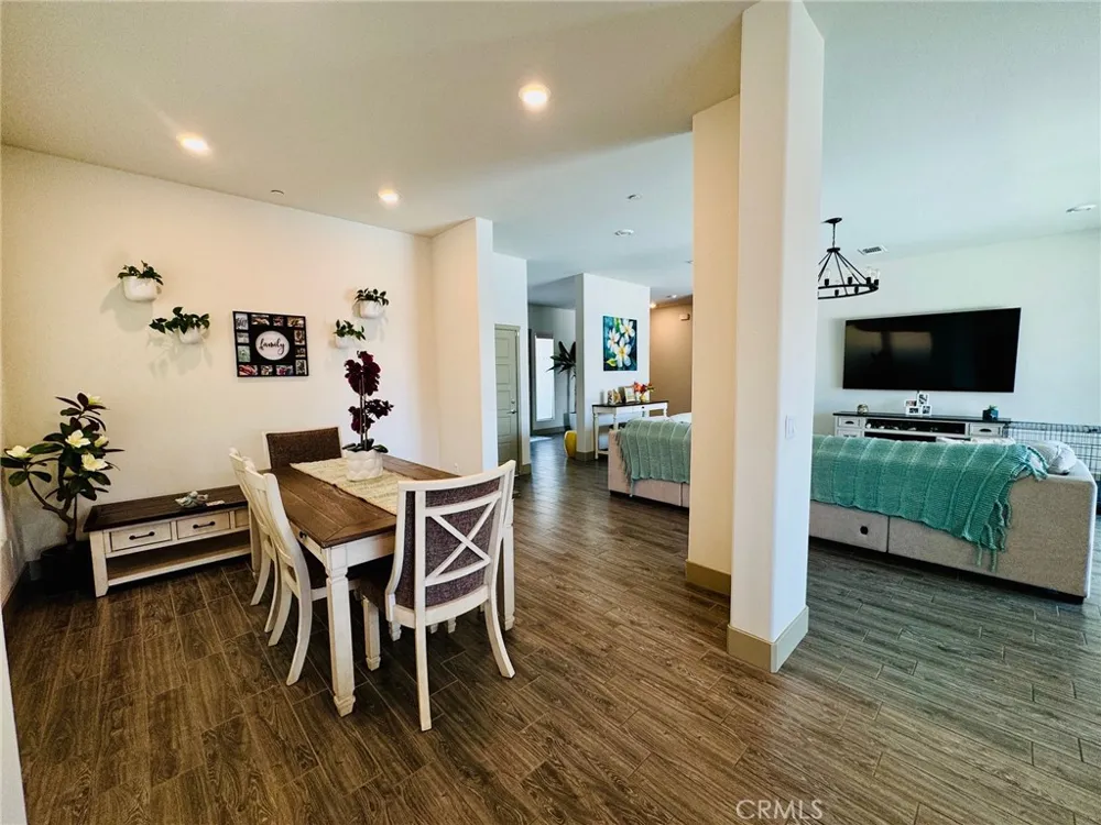 5803 Hawthorn Tree Bakersfield, CA 93313