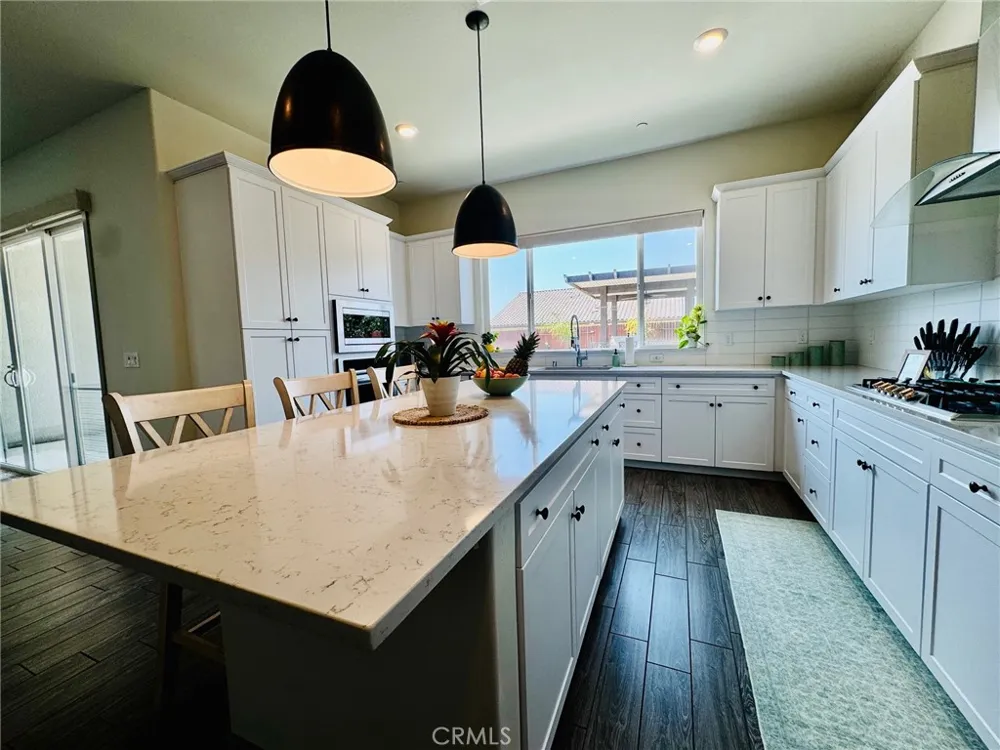 5803 Hawthorn Tree Bakersfield, CA 93313