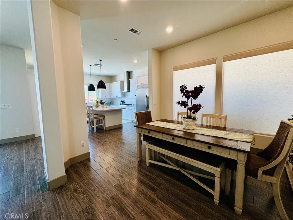 5803 Hawthorn Tree Bakersfield, CA 93313