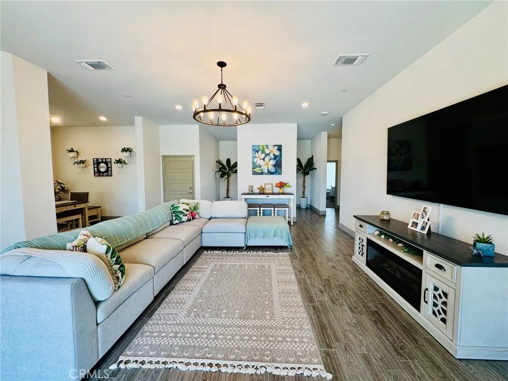 5803 Hawthorn Tree Bakersfield, CA 93313