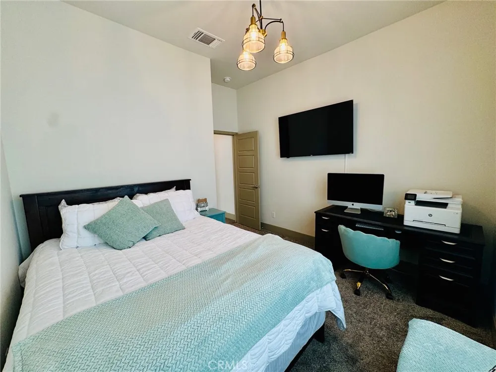 5803 Hawthorn Tree Bakersfield, CA 93313