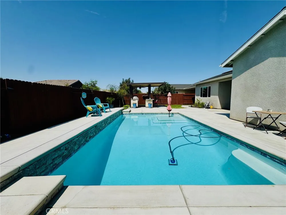 5803 Hawthorn Tree Bakersfield, CA 93313