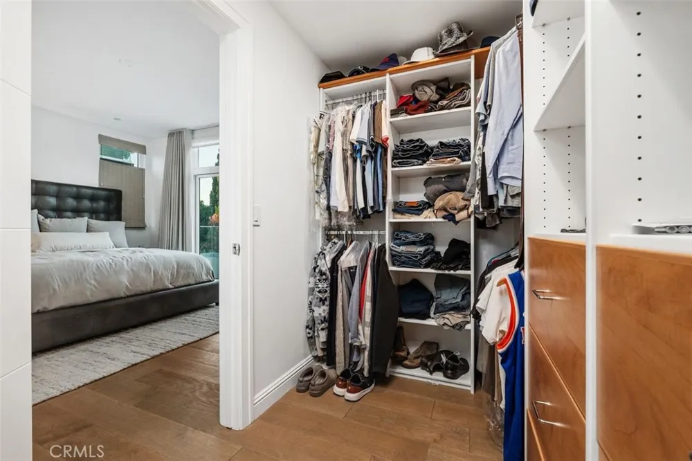 14659 Moorpark Sherman Oaks, CA 91403