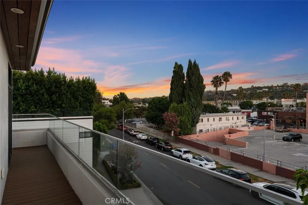 14659 Moorpark Sherman Oaks, CA 91403