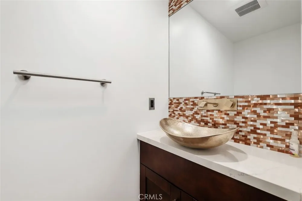 14659 Moorpark Sherman Oaks, CA 91403