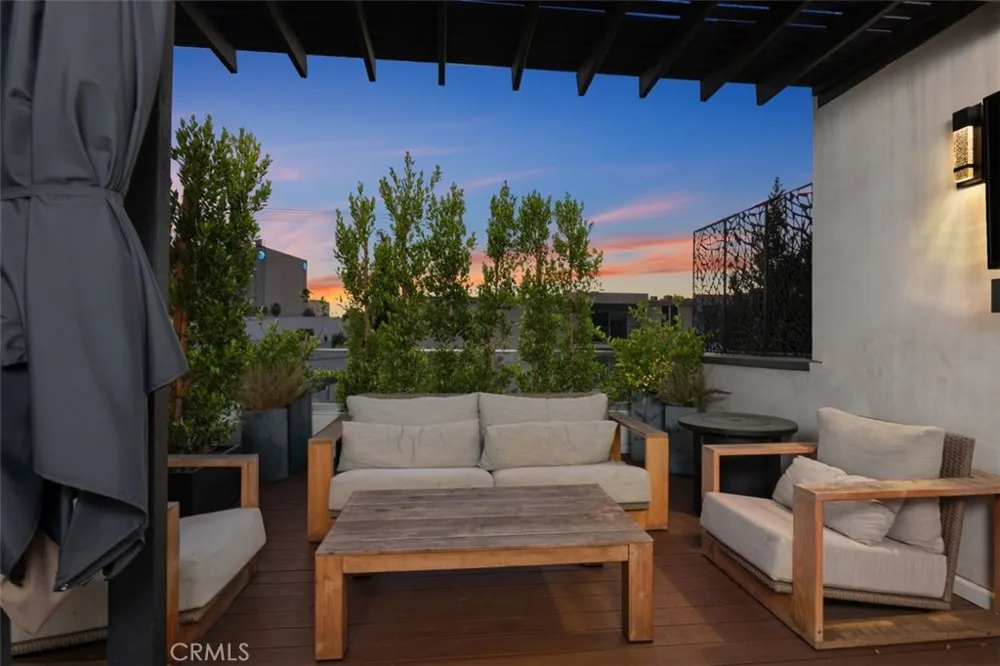 14659 Moorpark Sherman Oaks, CA 91403