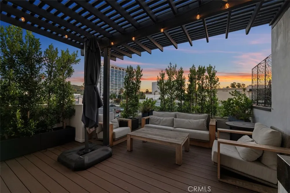 14659 Moorpark Sherman Oaks, CA 91403