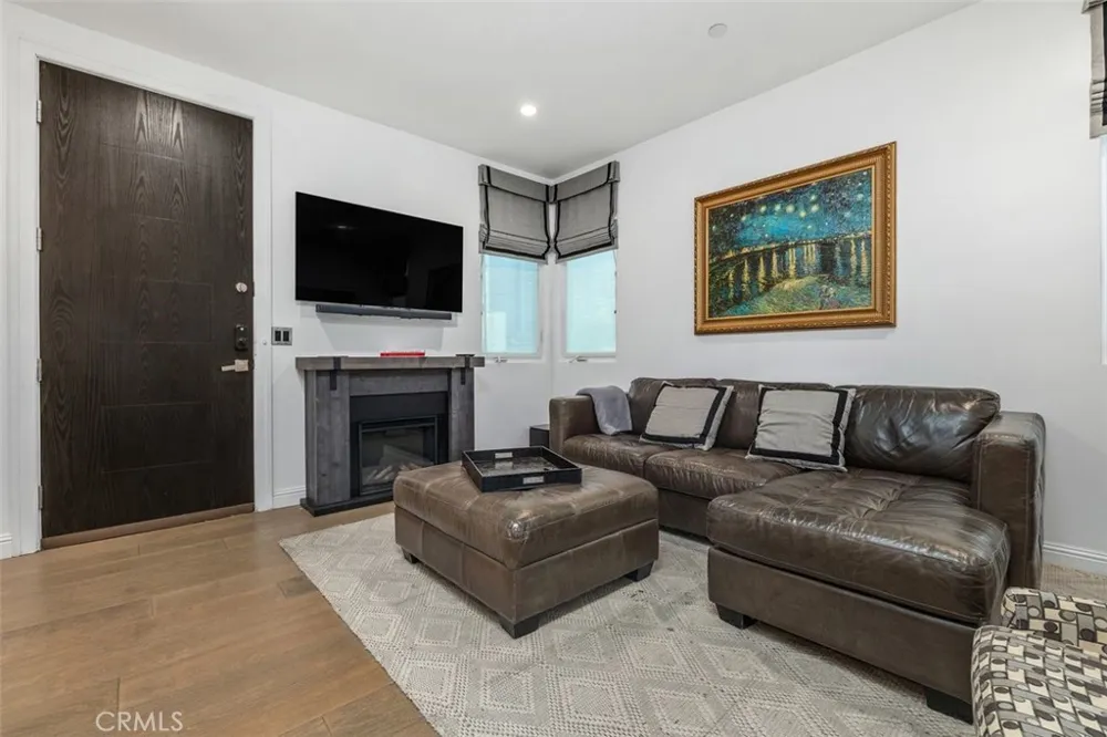 14659 Moorpark Sherman Oaks, CA 91403