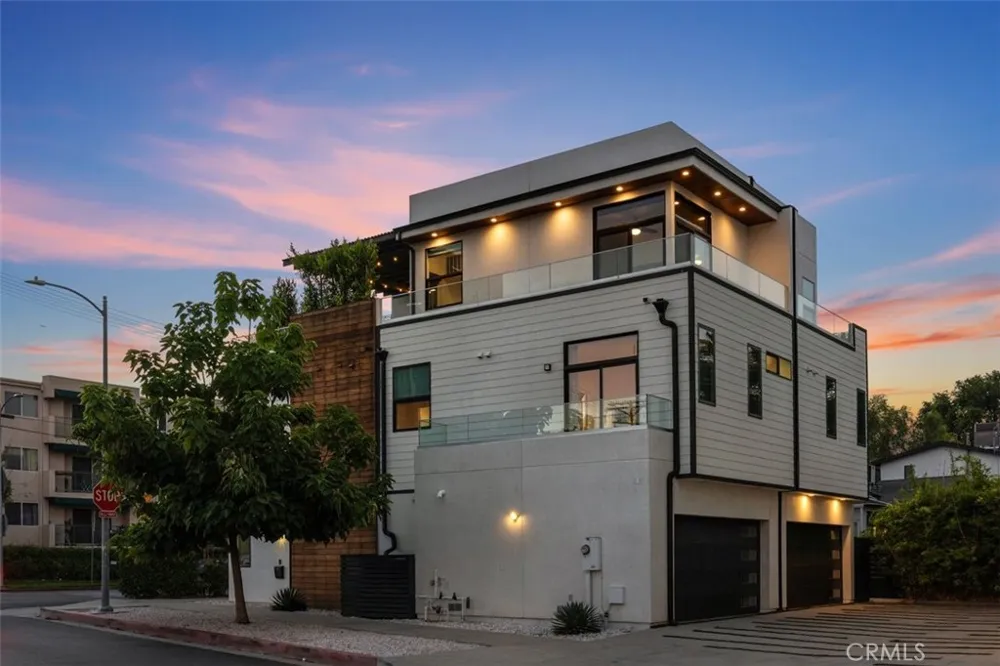 14659 Moorpark Sherman Oaks, CA 91403