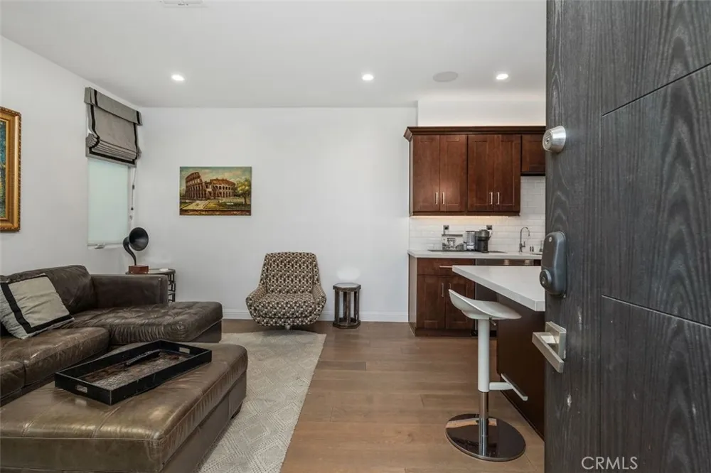 14659 Moorpark Sherman Oaks, CA 91403