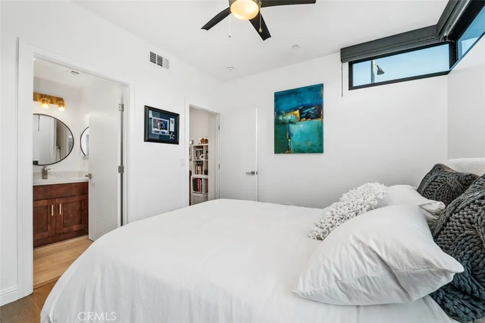 14659 Moorpark Sherman Oaks, CA 91403