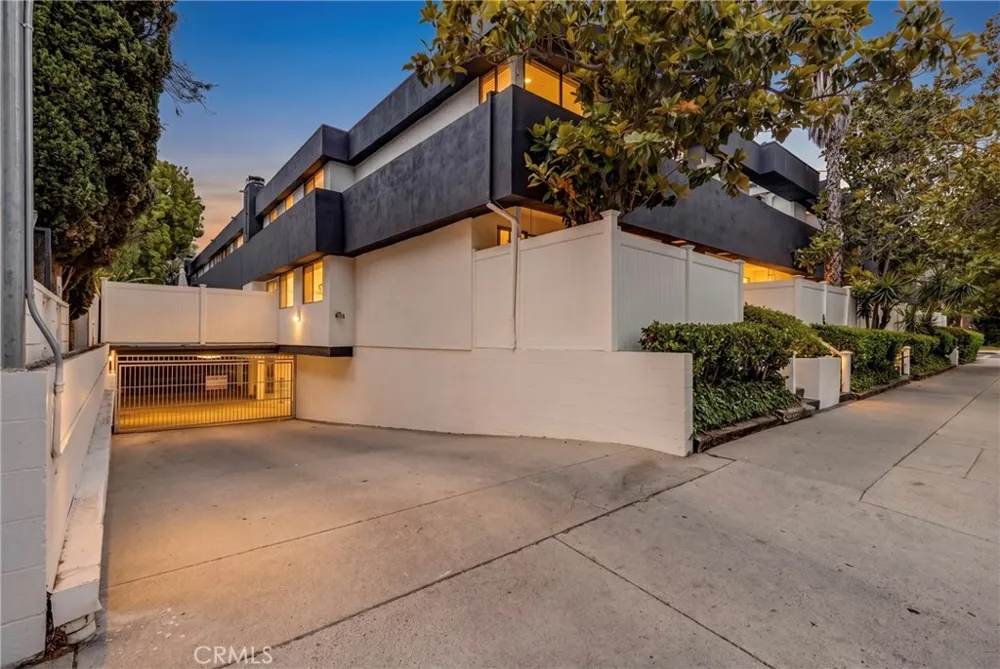 5142 Zelzah #25 Encino, CA 91316