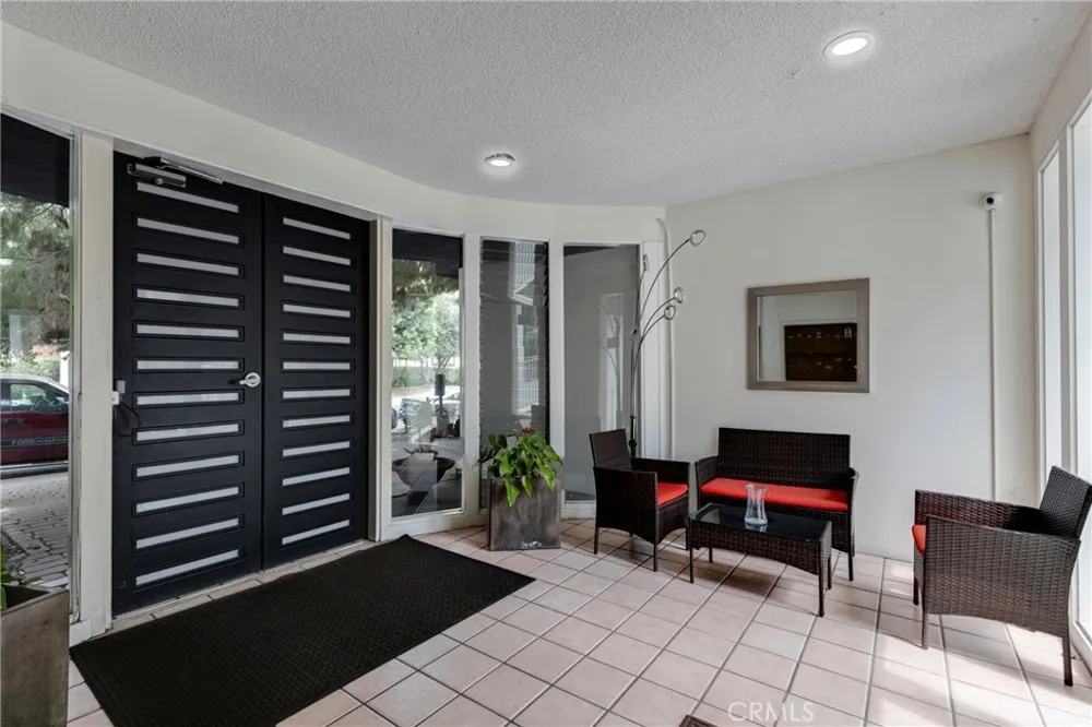 5142 Zelzah #25 Encino, CA 91316