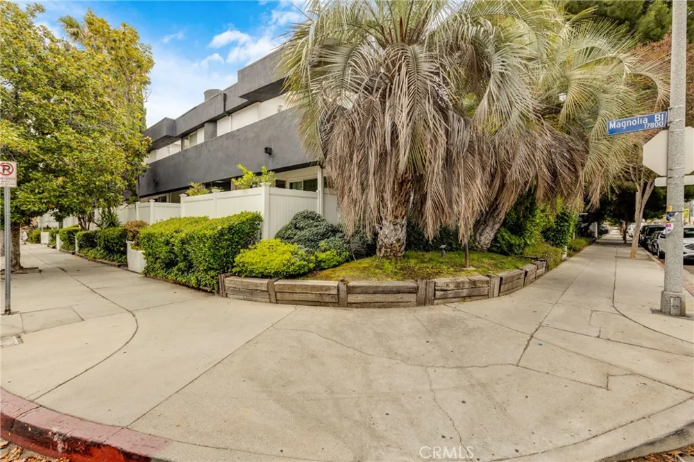 5142 Zelzah #25 Encino, CA 91316
