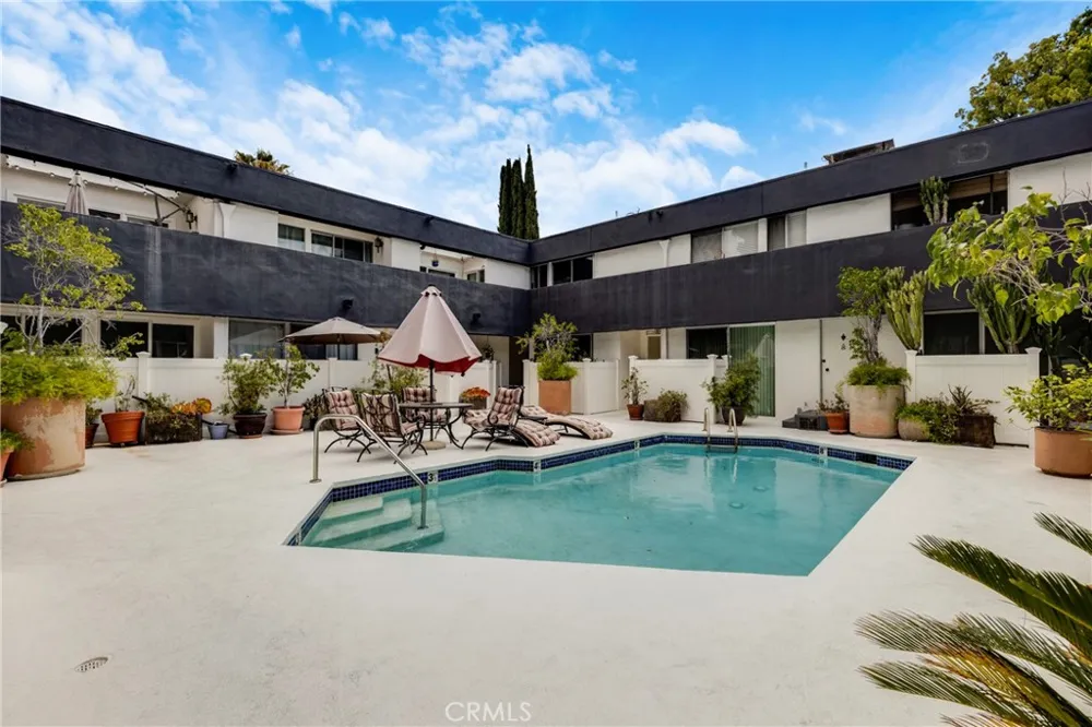 5142 Zelzah #25 Encino, CA 91316