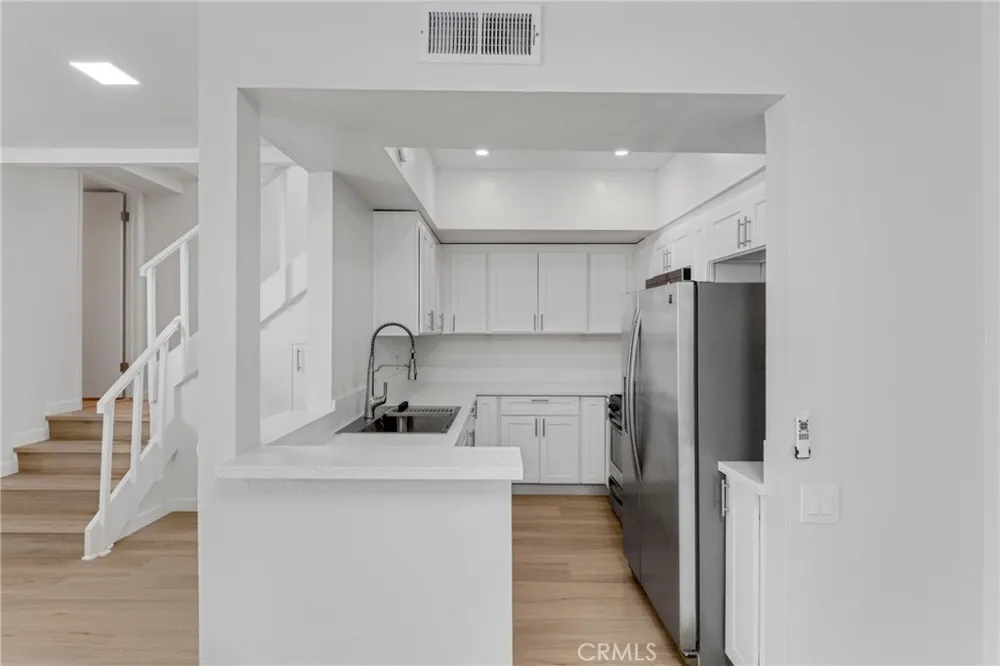 5142 Zelzah #25 Encino, CA 91316