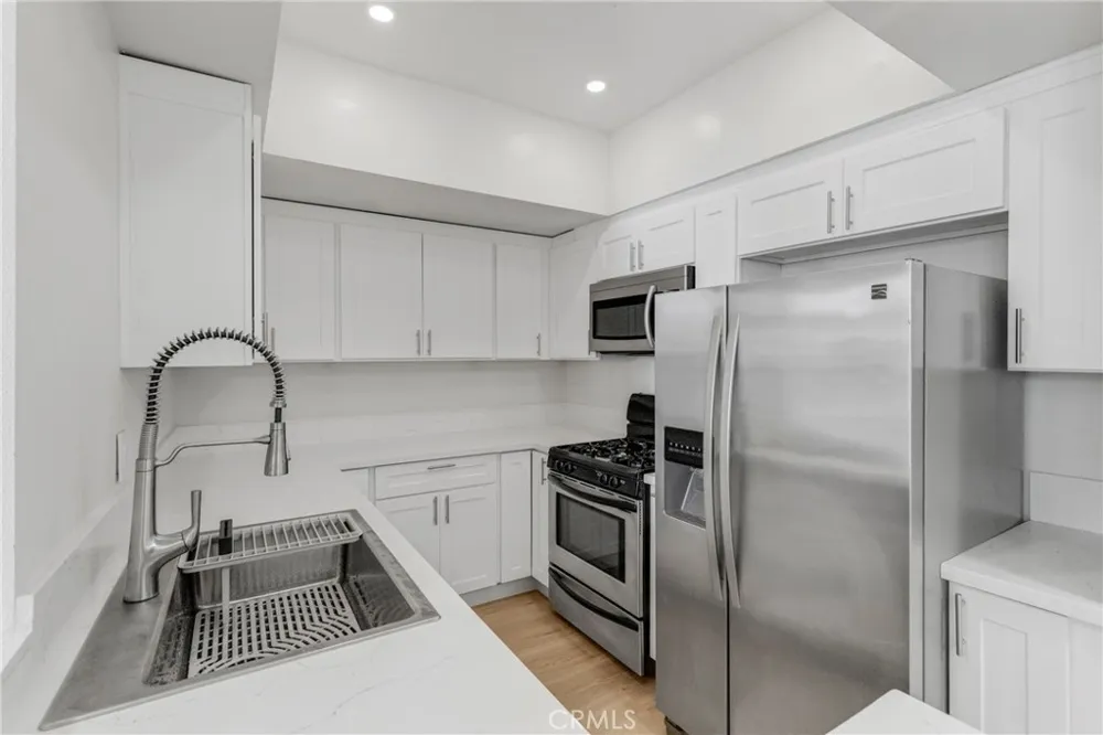 5142 Zelzah #25 Encino, CA 91316