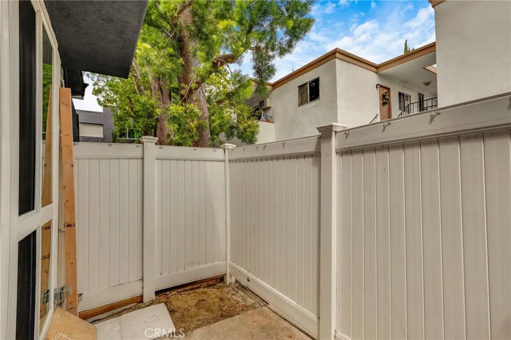 5142 Zelzah #25 Encino, CA 91316